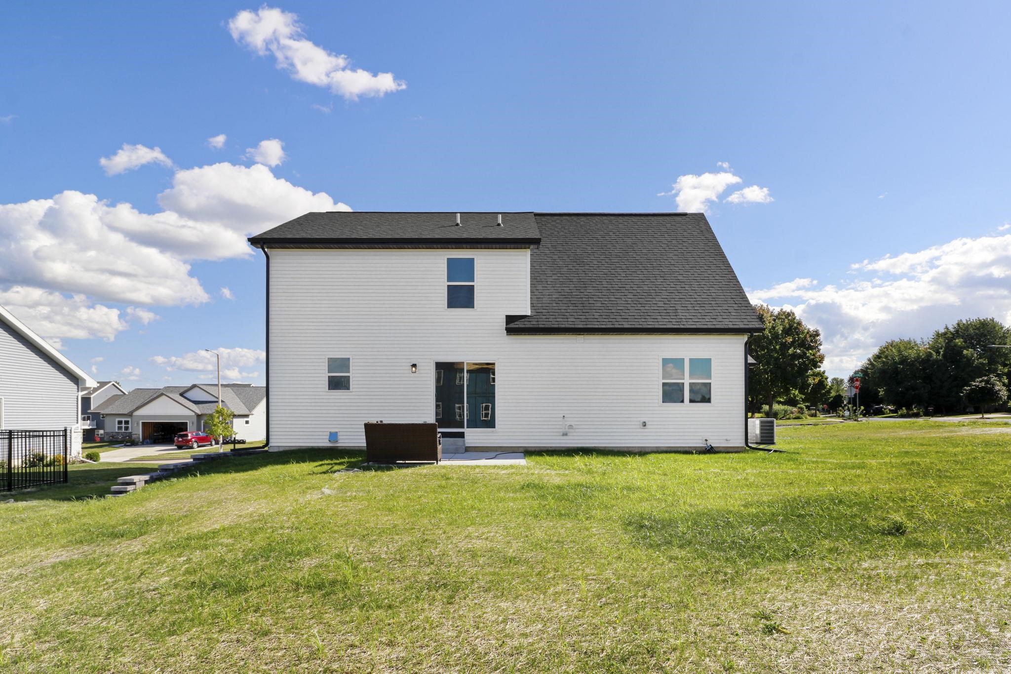 244 Hawks View, Unit 5 Edgerton, WI 53534 - Photo 5 of 31