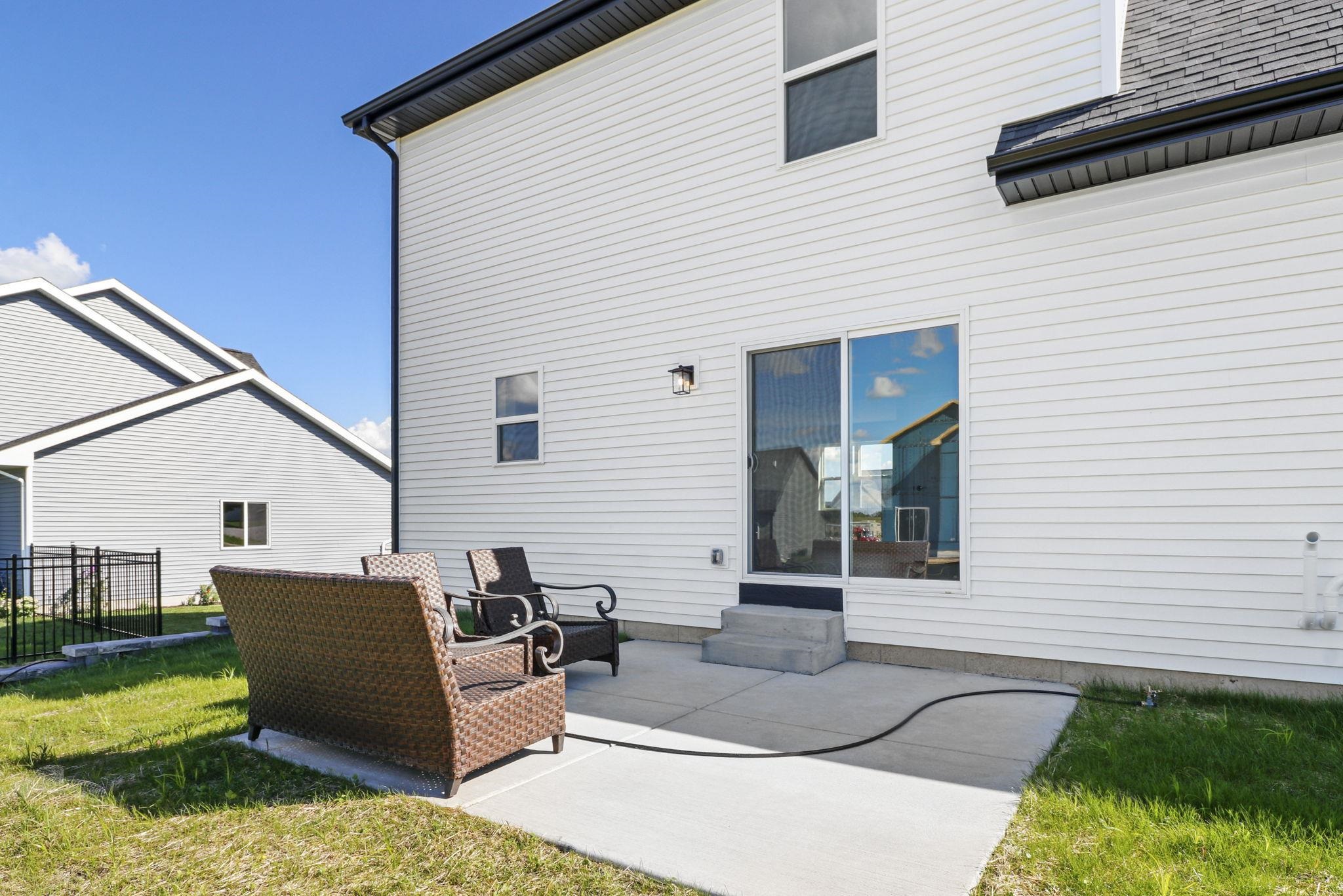 244 Hawks View, Unit 5 Edgerton, WI 53534 - Photo 8 of 31