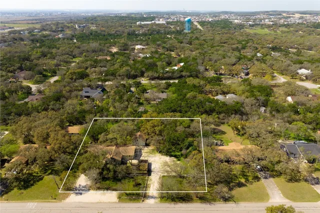 $2,950 | 305 Reimer Avenue, San Marcos, TX 78666