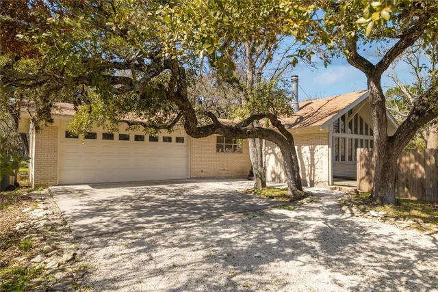 $2,950 | 305 Reimer Avenue, San Marcos, TX 78666