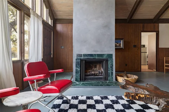 $2,950 | 305 Reimer Avenue, San Marcos, TX 78666