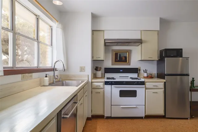 $2,950 | 305 Reimer Avenue, San Marcos, TX 78666