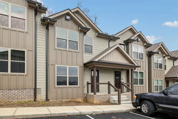 $4,000,000 | 122 West Broad Street, Smithville, TN 37166