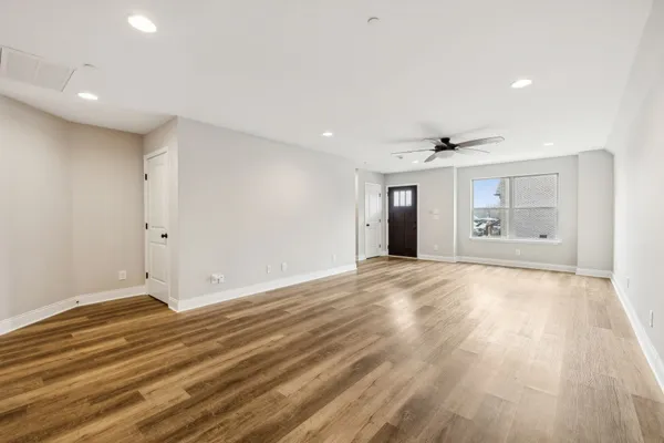 $4,000,000 | 122 West Broad Street, Smithville, TN 37166