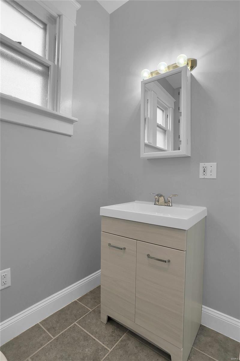 831 Logan Street Alton, IL 62002 - Photo 13 of 29 Gallery Image 13