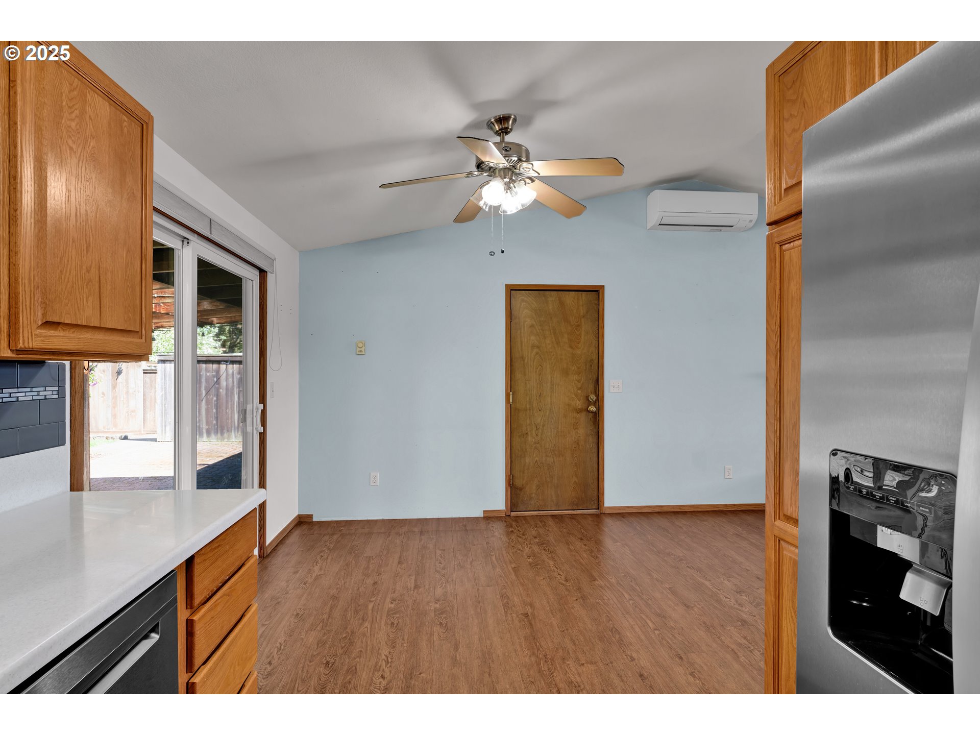 3760 Cherokee Drive Springfield, OR 97478 - Photo 18 of 42 a view interior of the house and kitchen view