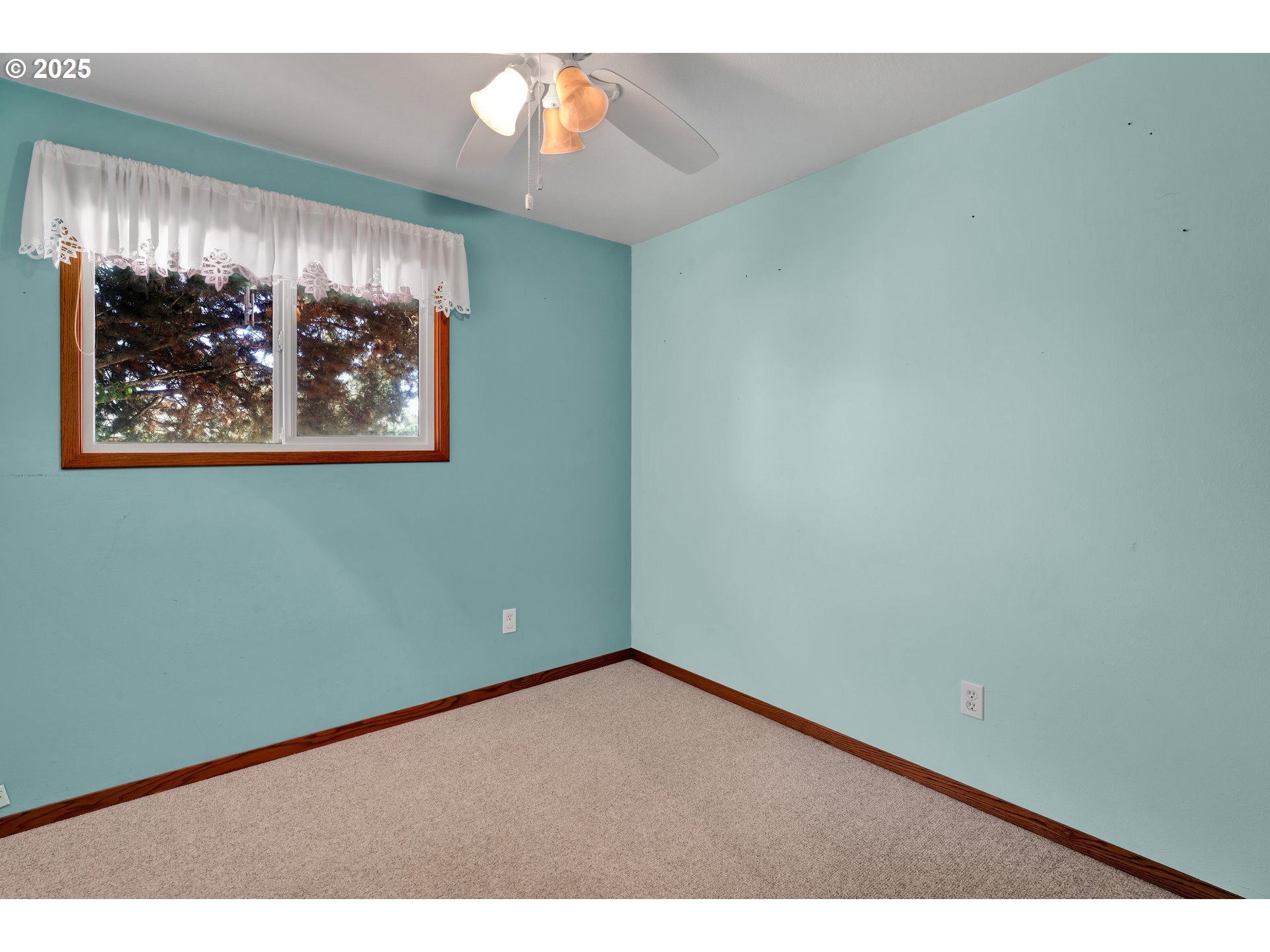 3760 Cherokee Drive Springfield, OR 97478 - Photo 21 of 42 a view of an empty room with a painting on the wall