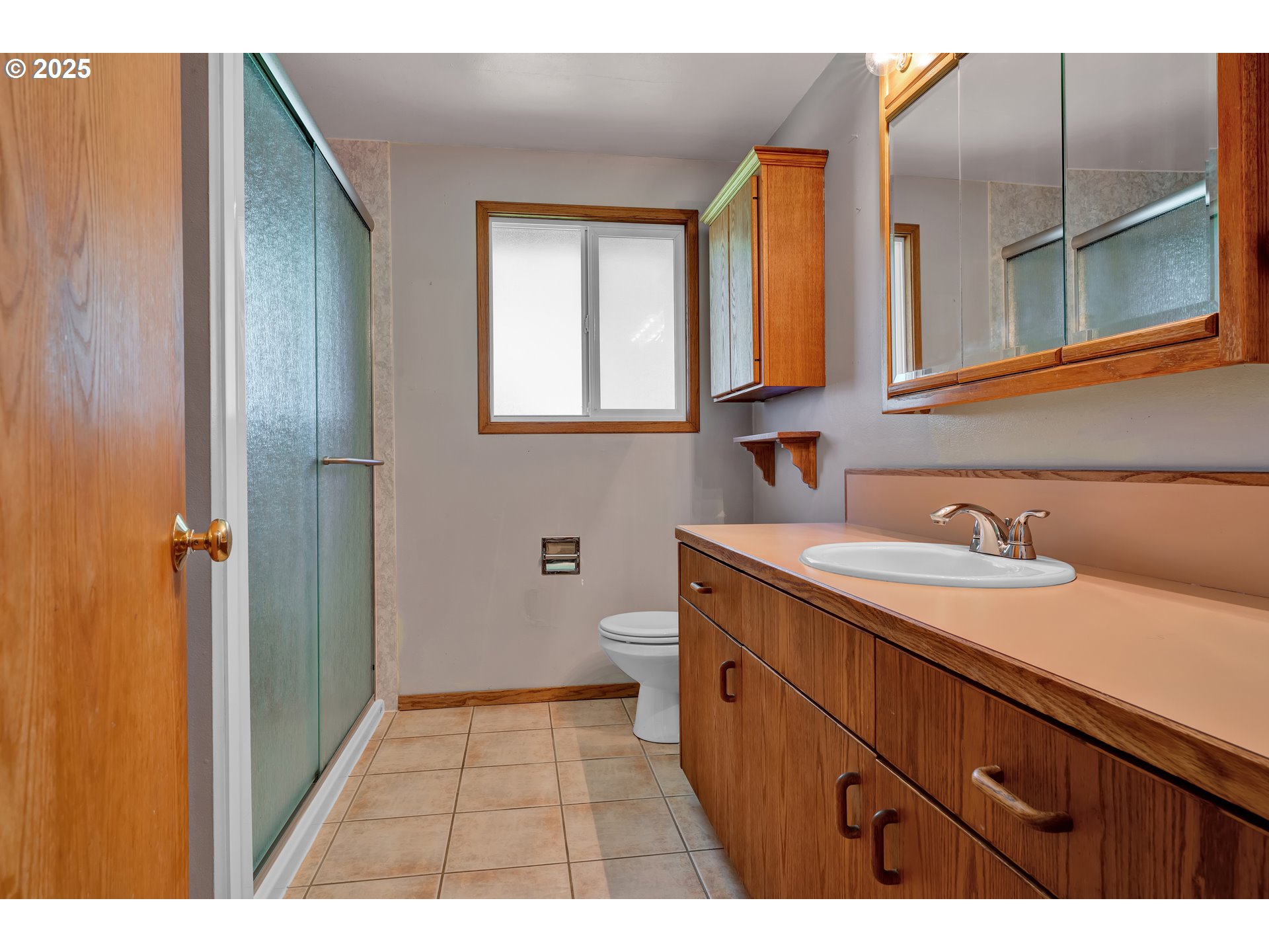 3760 Cherokee Drive Springfield, OR 97478 - Photo 25 of 42 a bathroom with a sink a toilet and mirror