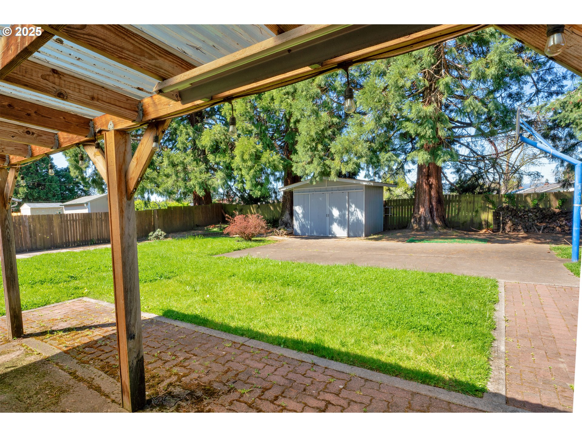 3760 Cherokee Drive Springfield, OR 97478 - Photo 27 of 42 a view of a backyard with garden