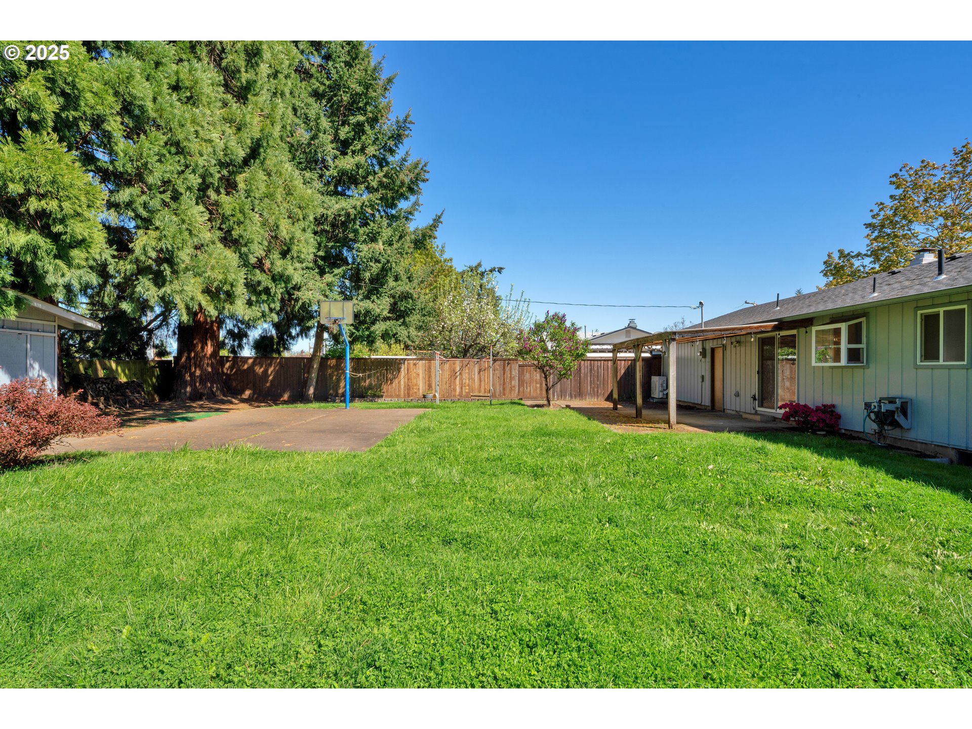 3760 Cherokee Drive Springfield, OR 97478 - Photo 29 of 42 a view of a house with backyard and sitting area