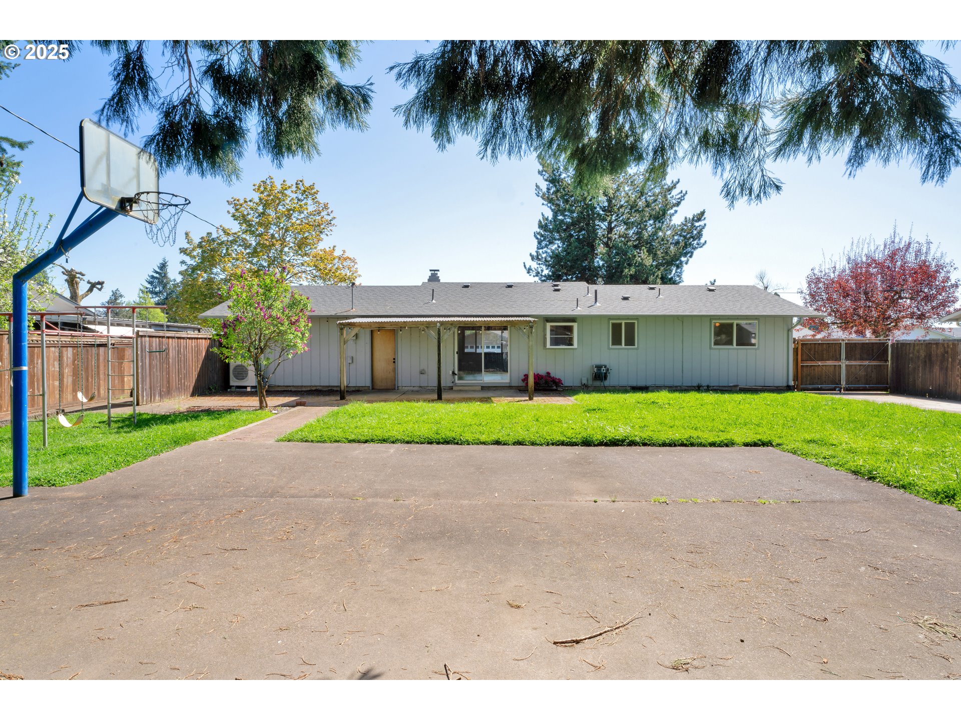 3760 Cherokee Drive Springfield, OR 97478 - Photo 35 of 42 a view of a house with a yard and palm trees