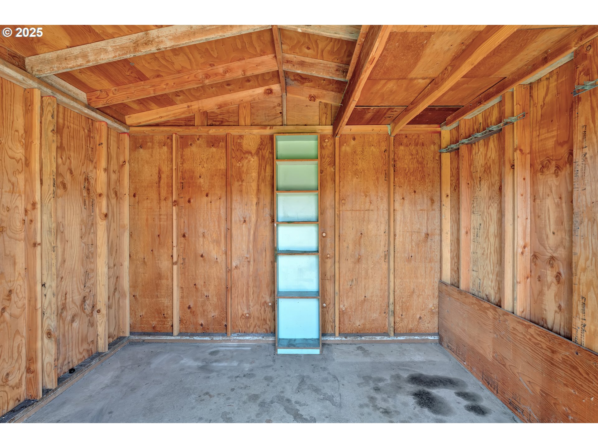 3760 Cherokee Drive Springfield, OR 97478 - Photo 36 of 42 a view of an empty room
