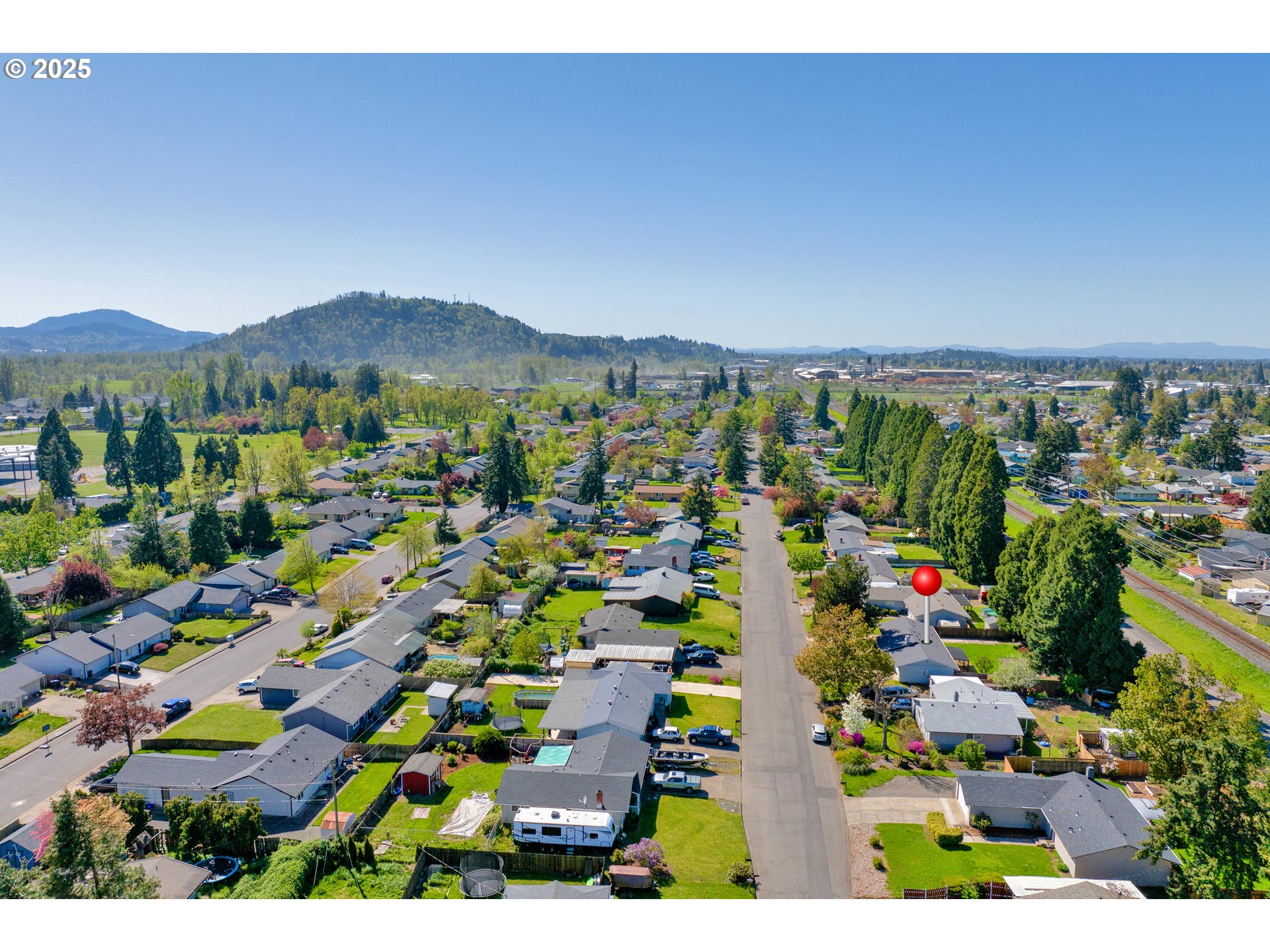3760 Cherokee Drive Springfield, OR 97478 - Photo 39 of 42 a view of a city