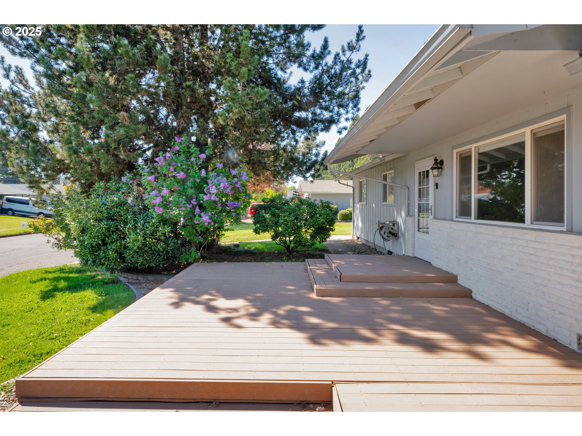 3760 Cherokee Drive Springfield, OR 97478 - Photo 6 of 42 a view of a house with a yard