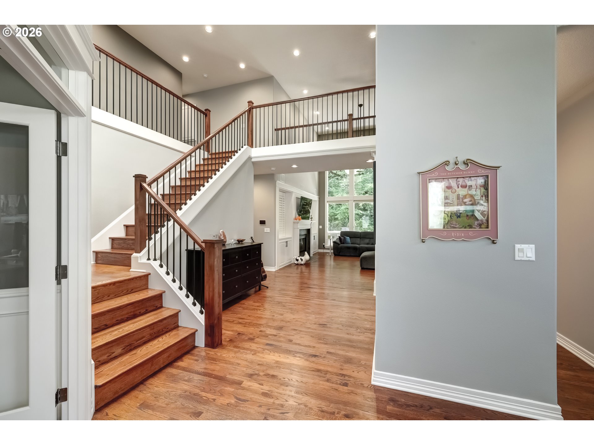 7531 Southwest 64th Place Portland, OR 97219 - Photo 4 of 34 Entrance/Foyer