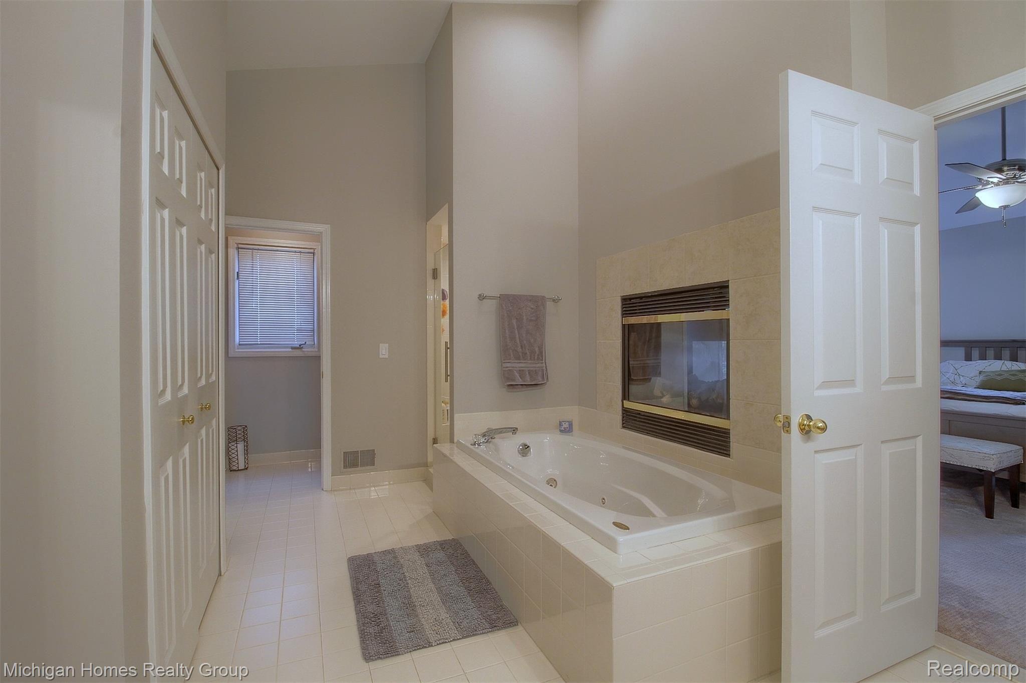 1206 Welland Drive Rochester, MI 48306 - Photo 24 of 38 24-Master Bathroom 2nd View.jpg