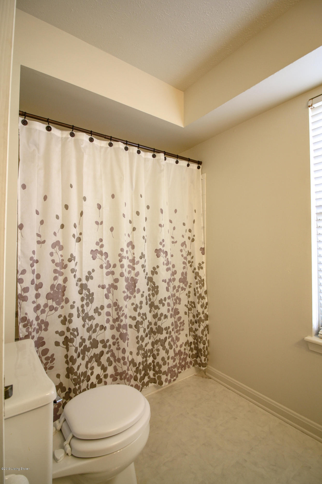 4003 Gaudet Road Louisville, KY 40299 - Photo 11 of 22 IMG_5211