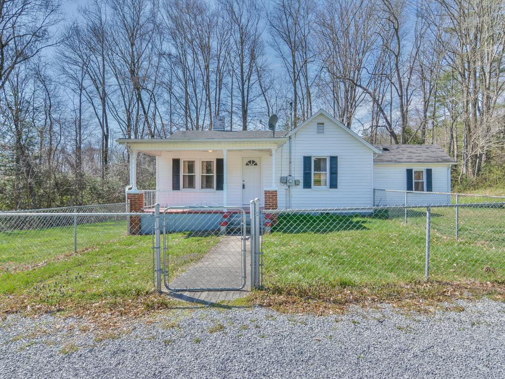 109 Pierce Branch Road Elizabethton, TN 37643 - Photo 1 of 31 Front of home