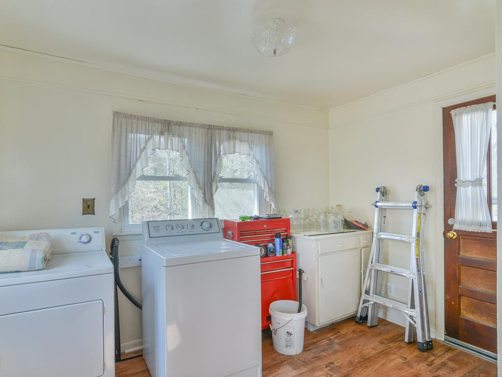 109 Pierce Branch Road Elizabethton, TN 37643 - Photo 21 of 31 Laundry room off Kitchen