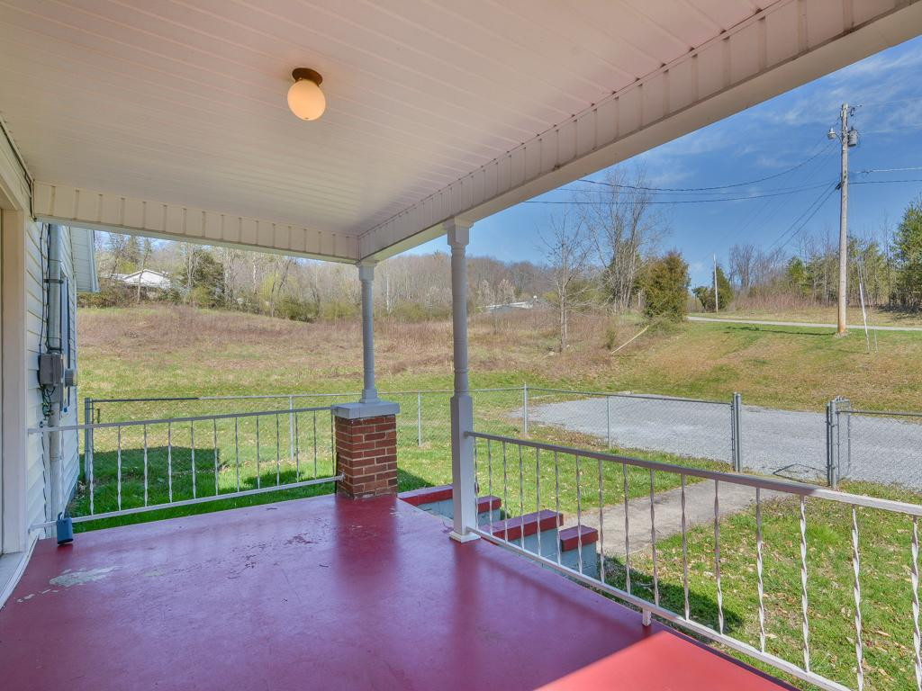 109 Pierce Branch Road Elizabethton, TN 37643 - Photo 6 of 31 NICE GRAVEL DRIVEWAY