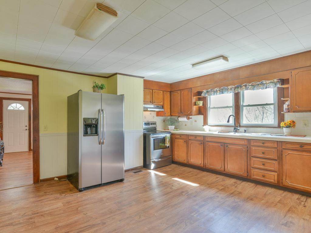 109 Pierce Branch Road Elizabethton, TN 37643 - Photo 10 of 31 LOTS OF COUTER SPACE