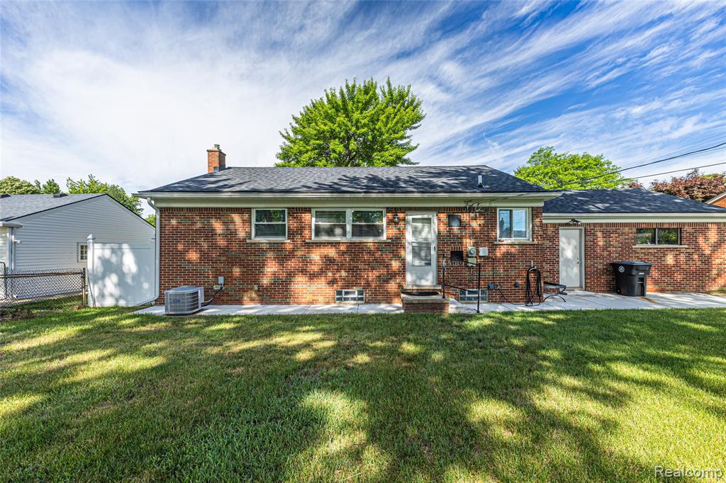 19044 Norwich Road Livonia, MI 48152 - Photo 24 of 27