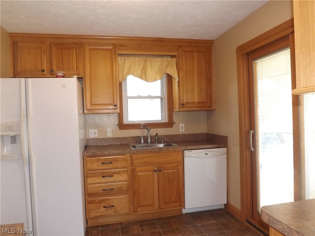 13303 Thraves Road Garfield Heights, OH 44125 - Photo 3 of 18