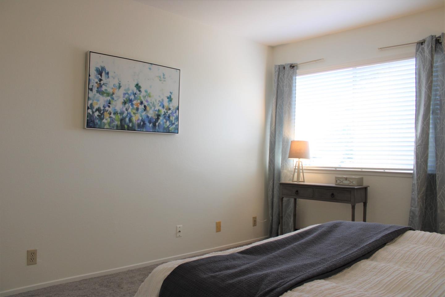 2298 Almaden Road, Unit B San Jose, CA 95125 - Photo 14 of 21 a bedroom with a bed and a window