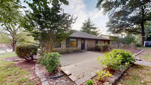 $239,900 | 5610 St Catherine Court, Newburgh, IN 47630