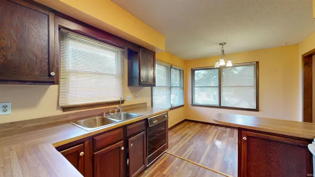 $239,900 | 5610 St Catherine Court, Newburgh, IN 47630