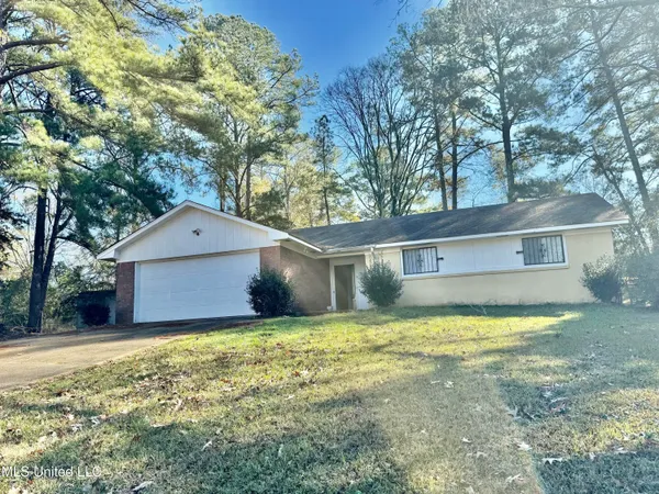 $1,300 | 123 Fairoaks Drive, Jackson, MS 39212