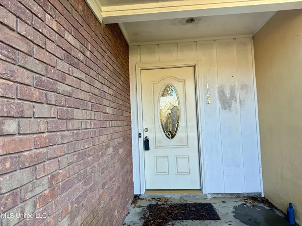 $1,300 | 123 Fairoaks Drive, Jackson, MS 39212