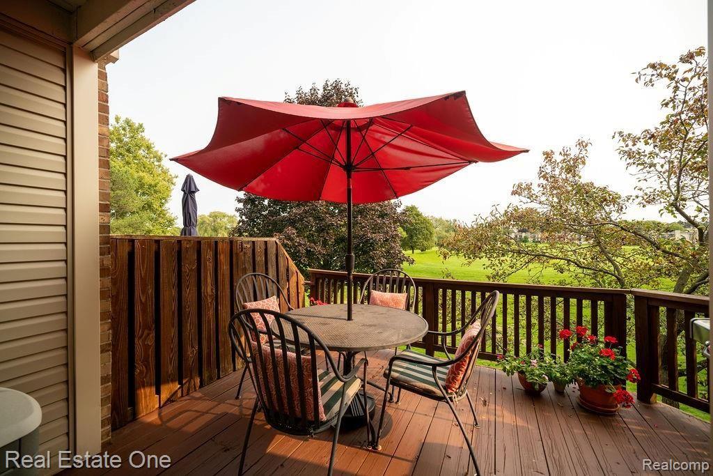 940 Golfview Court Rochester, MI 48307 - Photo 12 of 39 010 - Deck 1.jpg