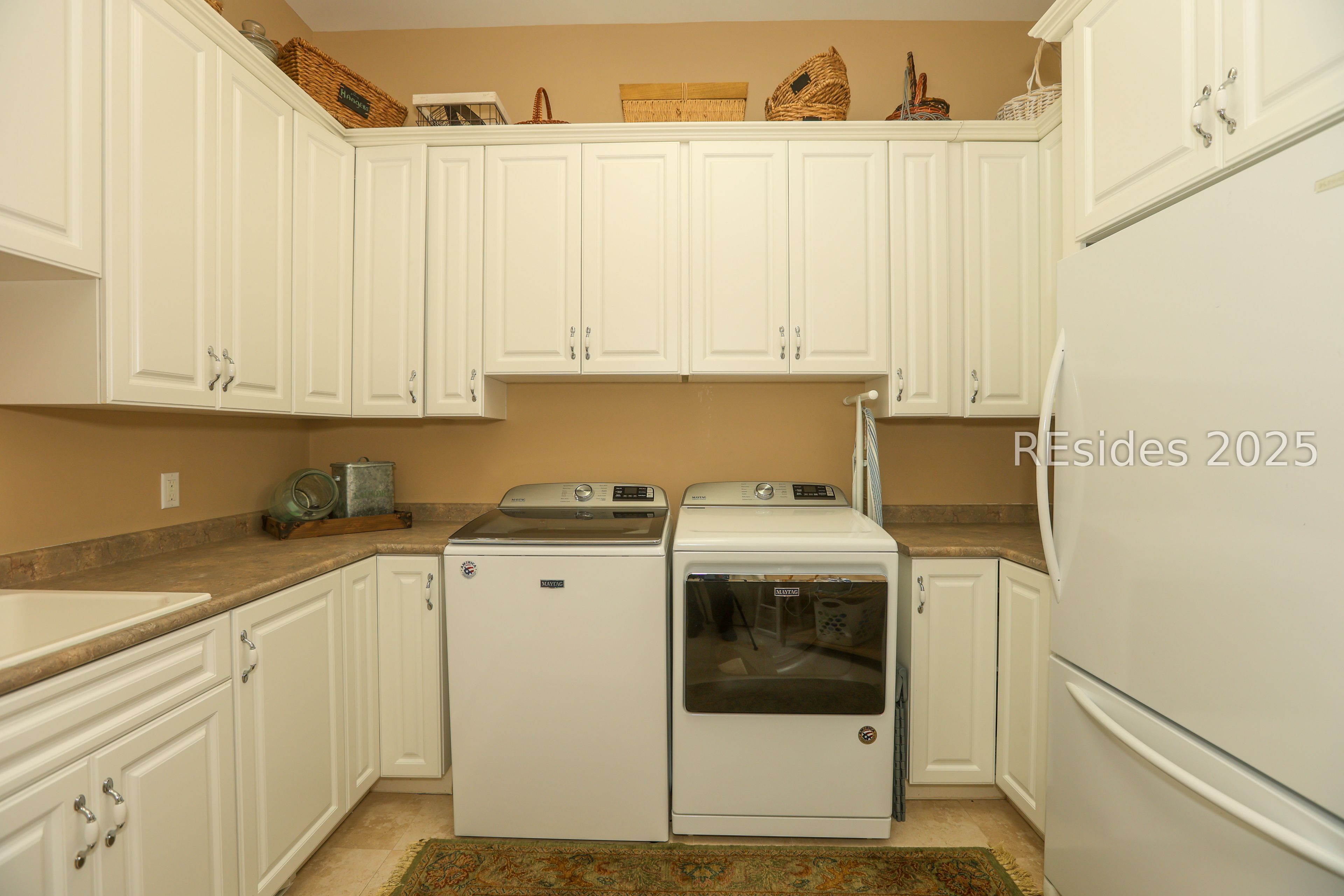 102 Cutter Circle Bluffton, SC 29909 - Photo 44 of 71 Laundry room with fridge