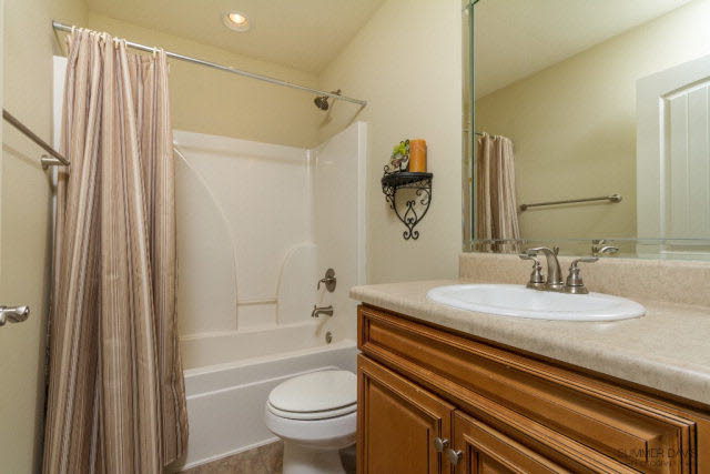 579 Fulton Loop Foley, AL 36535 - Photo 7 of 19 Guest Bath