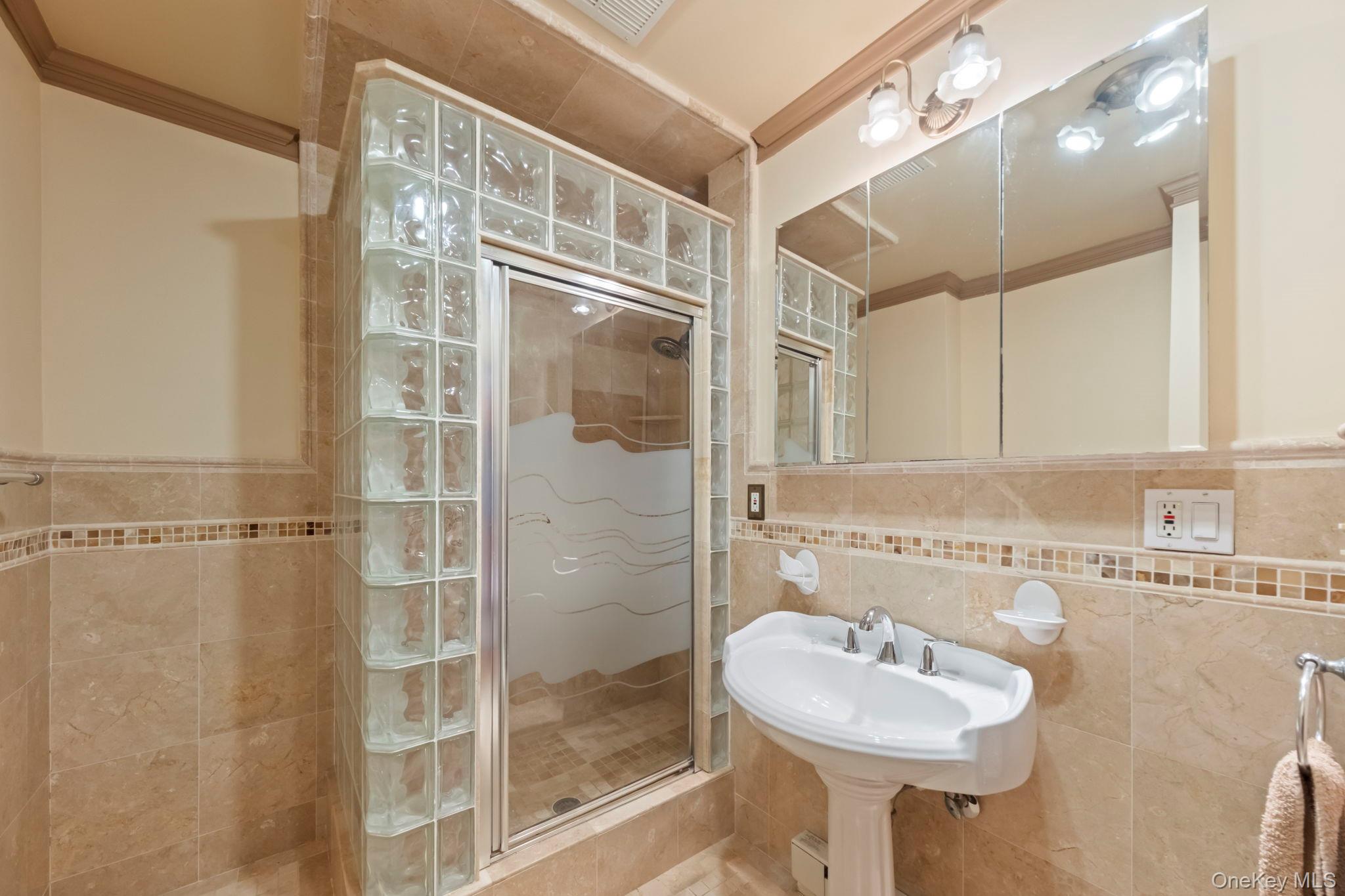 21 Jackson Road Mahopac, NY 10541 - Photo 11 of 36 Bathroom Near Kitchen #B