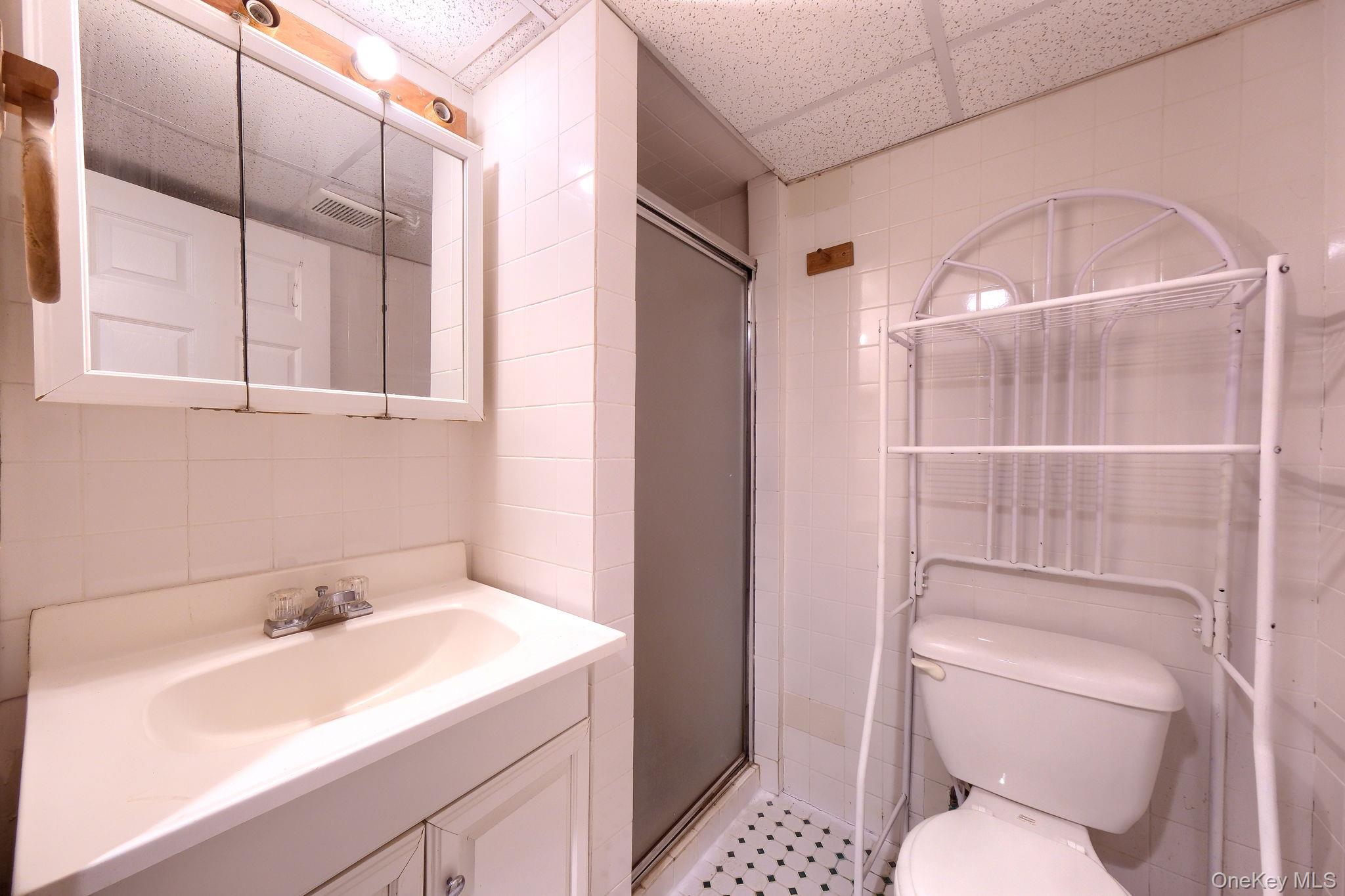 21 Jackson Road Mahopac, NY 10541 - Photo 10 of 36 Bathroom near Kitchen #A