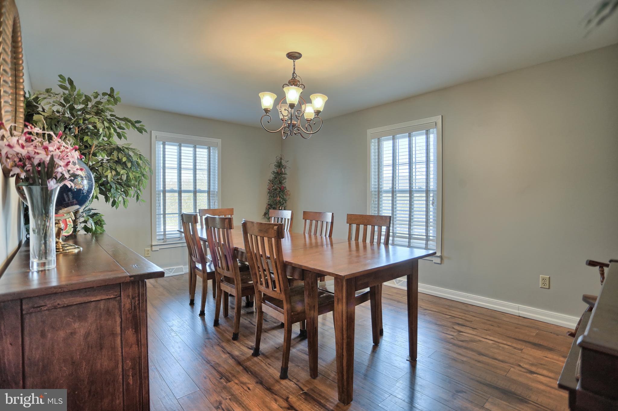 5545 Ridge Road Slatington, PA 18080 - Photo 12 of 33 dining room