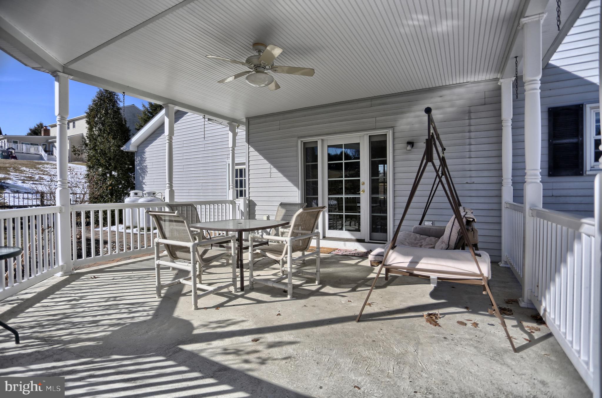 5545 Ridge Road Slatington, PA 18080 - Photo 5 of 33 covered patio back yard