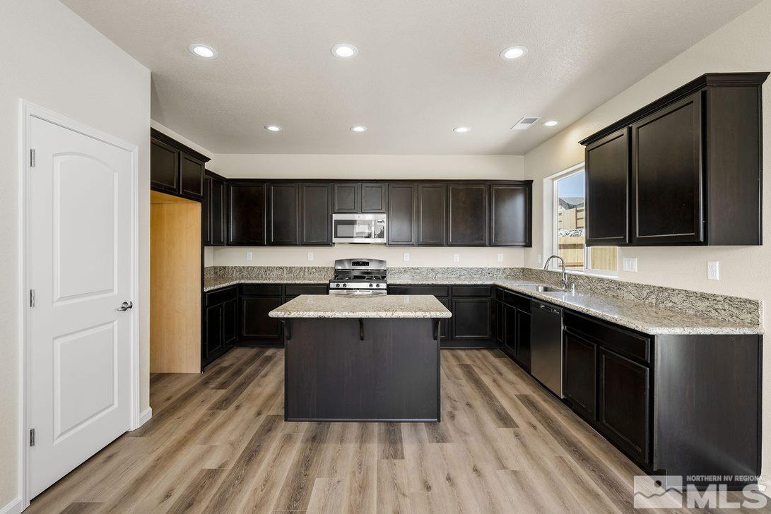 5091 Neumann Drive Reno, NV 89506 - Photo 7 of 18 Photo 7
