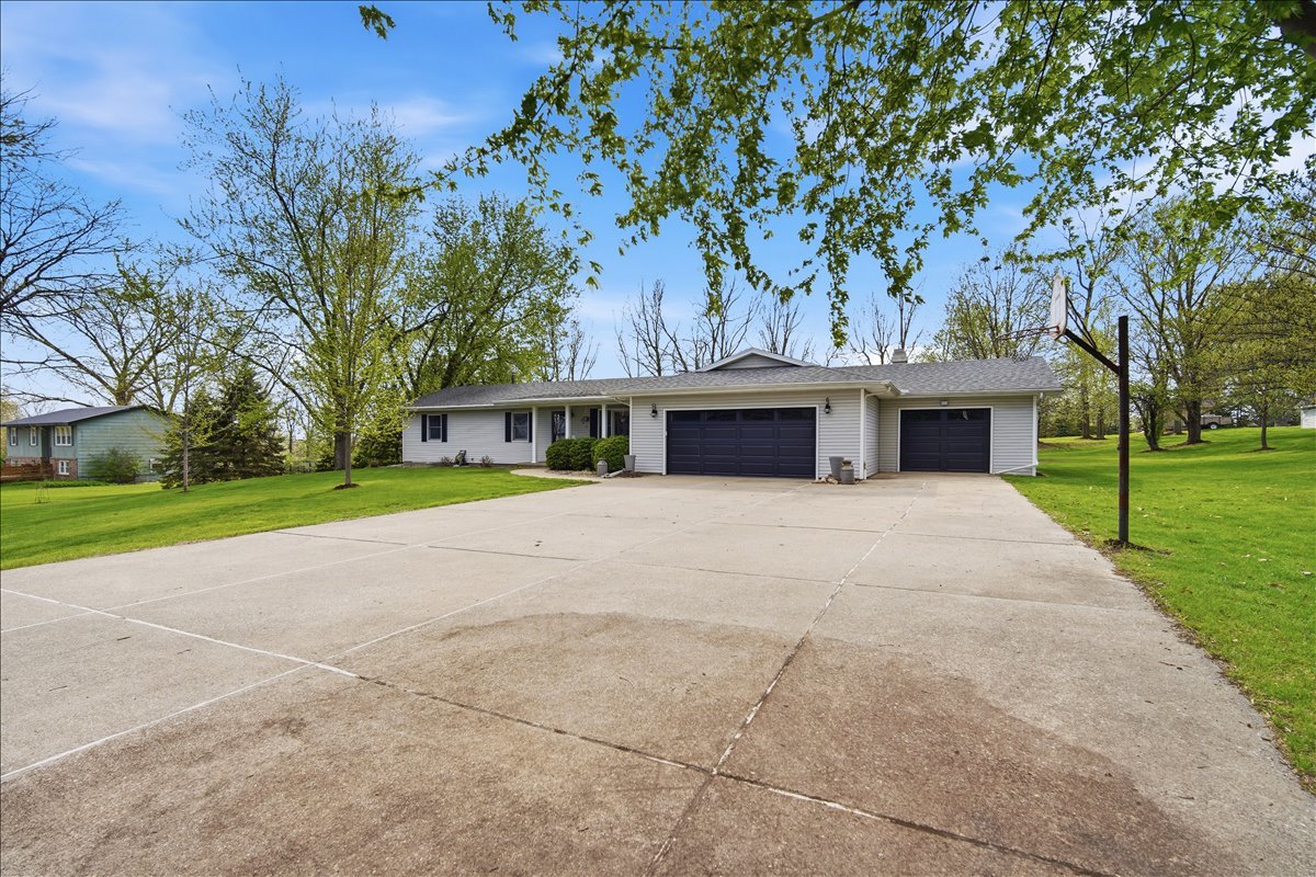 8656 Prairie Trail Bloomington, IL 61705 - Photo 34 of 44