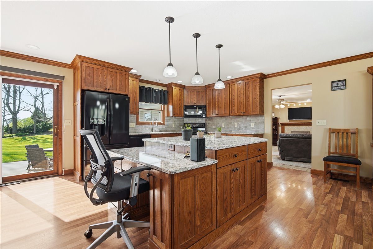 8656 Prairie Trail Bloomington, IL 61705 - Photo 5 of 44