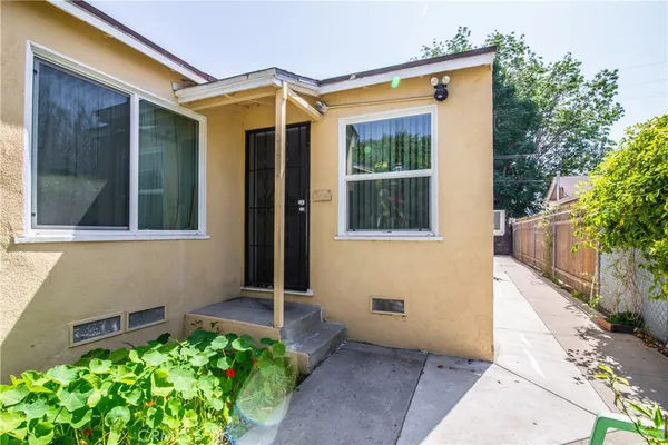 $2,000 | 2614 East Spaulding Street, Long Beach, CA 90804