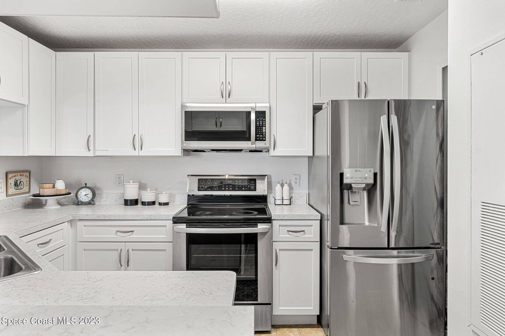 7667 North Wickham Road, Unit 1409 Melbourne, FL 32940 - Photo 11 of 32 Kitchen