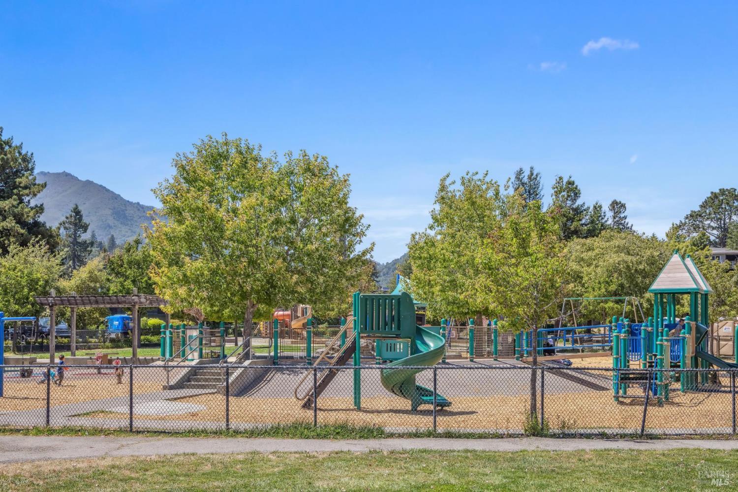 47 Redwood Avenue, Unit 17 Corte Madera, CA 94925 - Photo 26 of 28