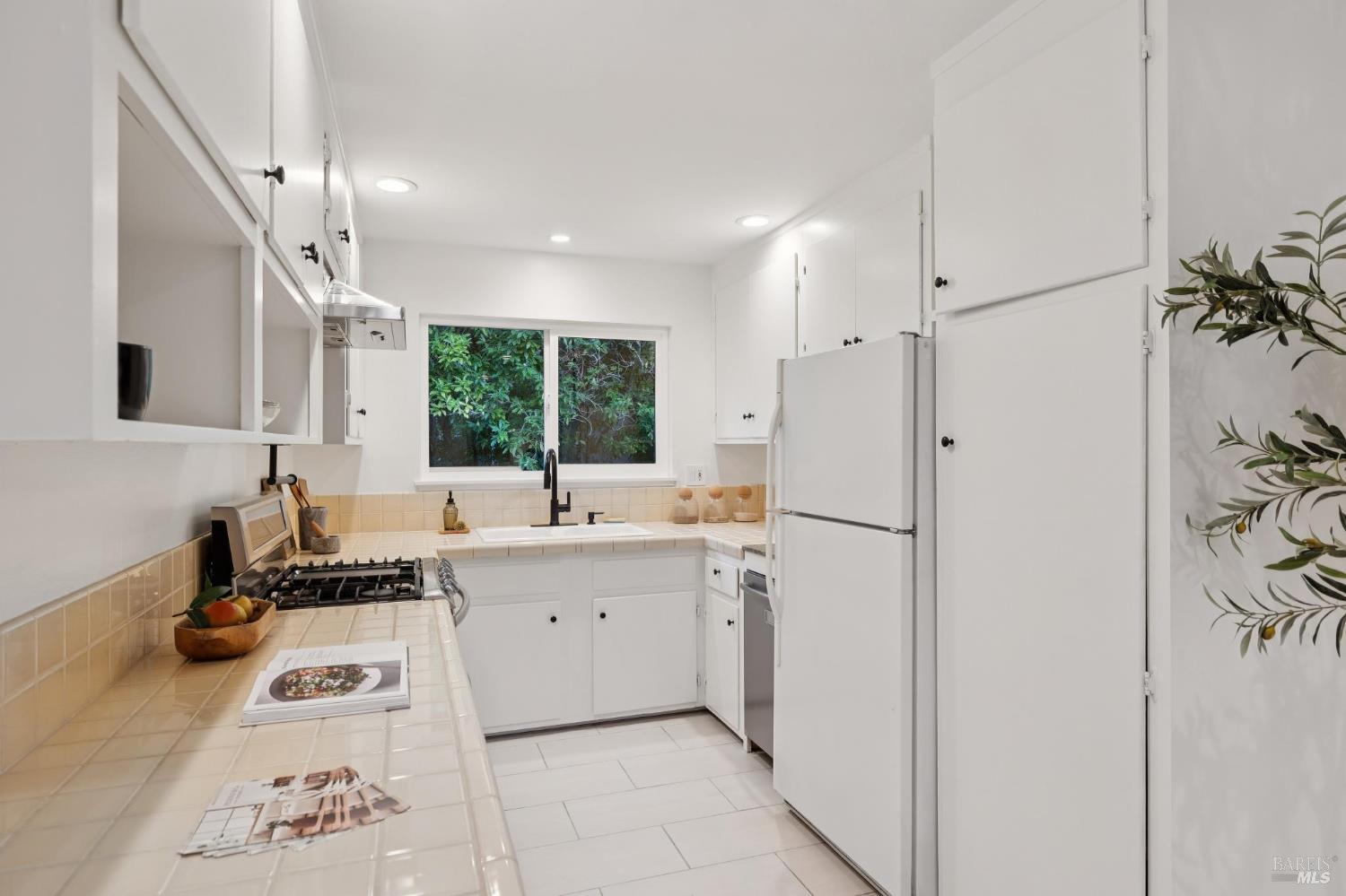 47 Redwood Avenue, Unit 17 Corte Madera, CA 94925 - Photo 10 of 28