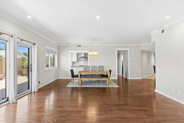 $6,300 | 512 Esplanade, Unit 103, Redondo Beach, CA 90277
