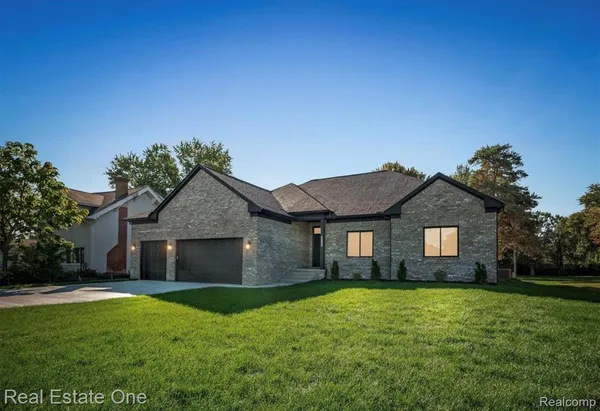 $4,200 | 5636 Paris Street, Sterling Heights, MI 48310