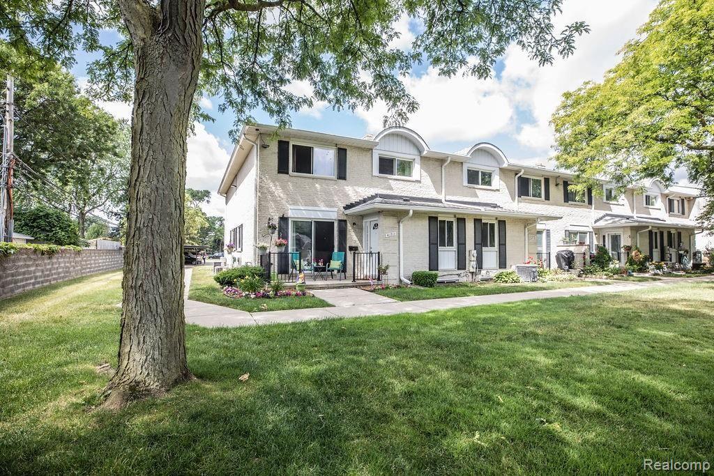 41711 Utica Road Sterling Heights, MI 48313 - Photo 3 of 65 7E8A1420.jpg