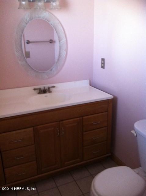 7619 Gordean Road Jacksonville, FL 32221 - Photo 20 of 27 Master Bedroom Half Bath